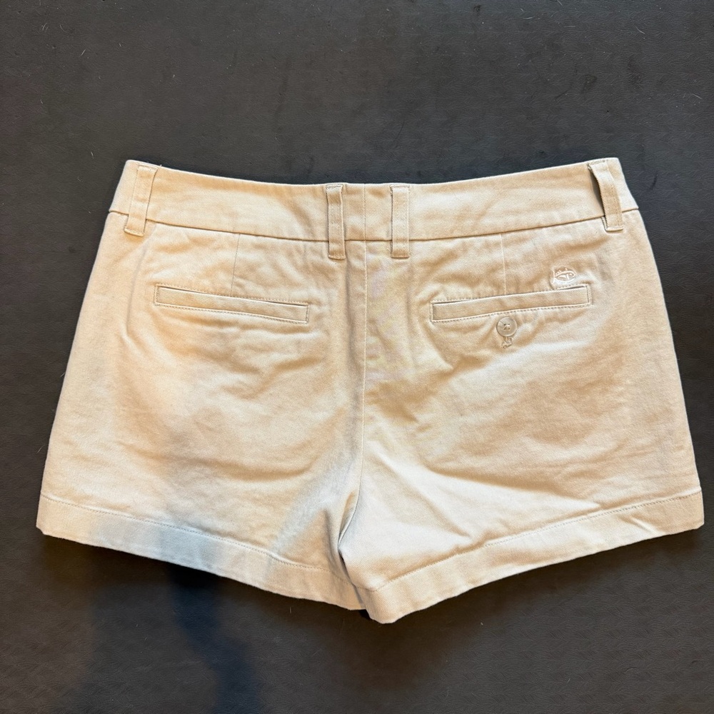 Southern Tide 3” Leah Shorts | Driftwood Khaki - Picture 4 of 7